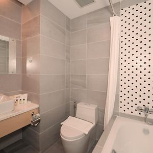Premier Queen Room